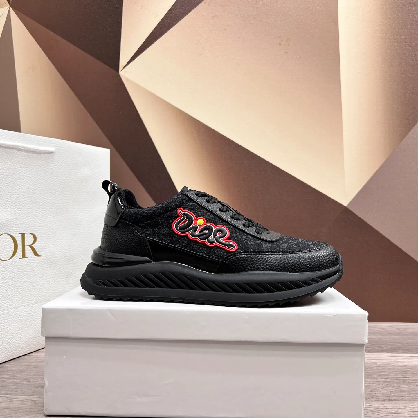 Factory price: 438💰Dior original quality.~ Unique modern style sneakers. 🏃A must-have casual shoe for trendy men😍😍 Imported cowhide fabric, sheepskin foot pads (refuse to discolor and grind feet) soles: Original soles specially provided by the original factory, French lazy style design ⚠️Fit to the feet, original quality, super comfortable original soles. It’s like shooting the real thing🎬The real thing is better, high-quality sneakers, men’s shoe size: 38-44 (45 and 46 can be customized)